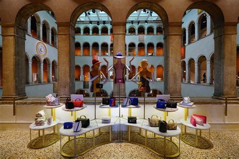 The Best and Most Exclusive Shopping Malls in Venice 